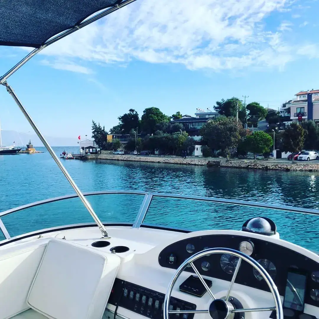 Deda Yacht BAYLINER 3587 :AFT + FLYBRIDGE fotoğraf 11